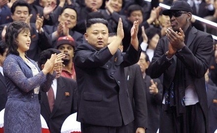 Rodman cùng vợ chồng nhà lãnh đạo Kim Jong-un tại Bình Nhưỡng tháng 3/2013.