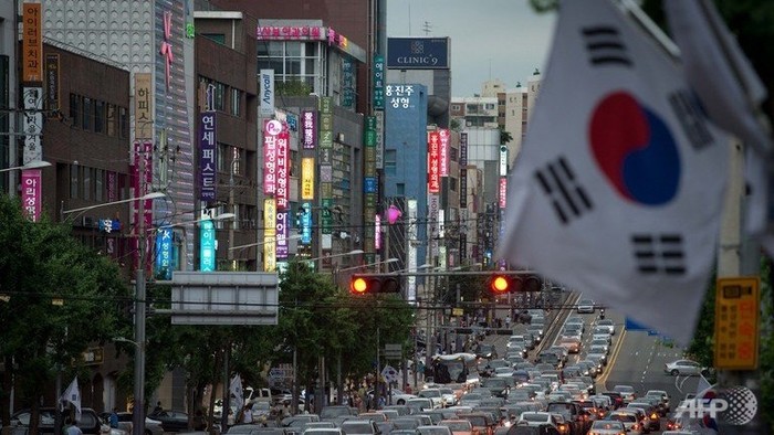 Một con phố đông đúc ở phía đông thủ đô Seoul, Hàn Quốc