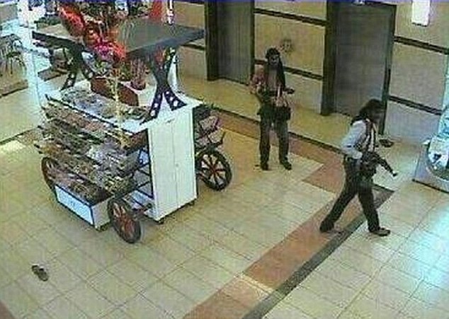 Một hình ảnh hiếm hoi cho thấy cảnh các tay súng chiếm trung tâm thương mại Westgate.