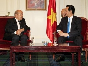 Thủ tướng Nguyễn Tấn Dũng tiếp Bộ trưởng Quốc phòng Pháp Le Drain. (Ảnh: Đức Tám/TTXVN)