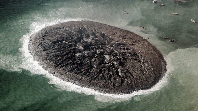 Hòn đảo mới nổi sau động đất tại Pakistan hôm 24.9