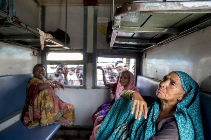 Một chiếc xe bus dành riêng cho nữ giới tại New Deilhi.