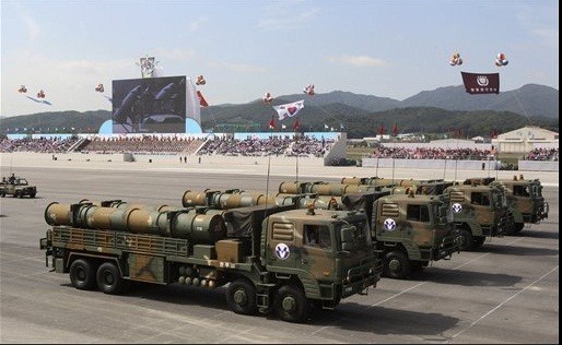 Tên lửa chiến lược Hàn Quốc trên quảng trường.