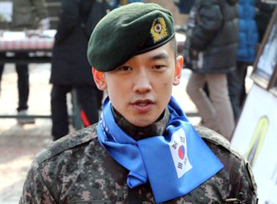 Bi Rain - một nghệ sĩ nổi tiếng ở Hàn Quốc tham gia nghĩa vụ quân sự bắt buộc.