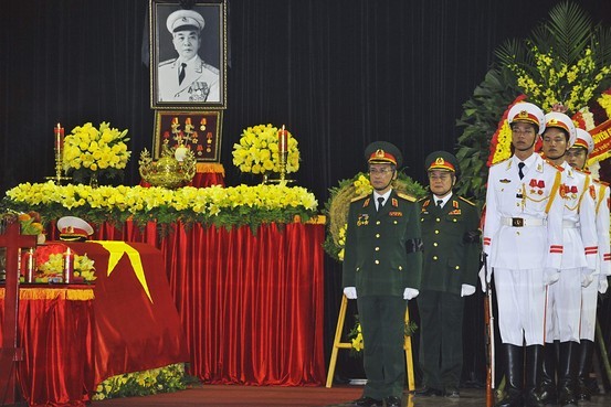 Linh cữu Đại tướng trong lễ quốc tang tại Hà Nội hôm 12.10