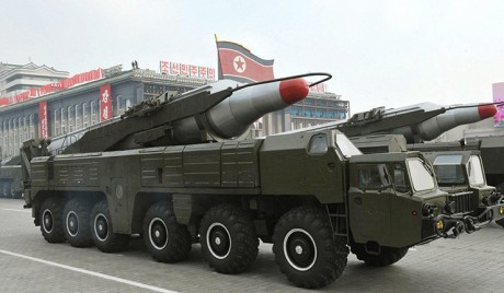 Tên lửa của Triều Tiên trong một lễ diễu binh tại thủ đô Bình Nhưỡng.