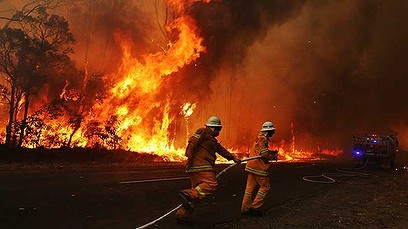 Lực lượng chữa cháy Úc đang cố hết sức để khống chế ngọn lửa.