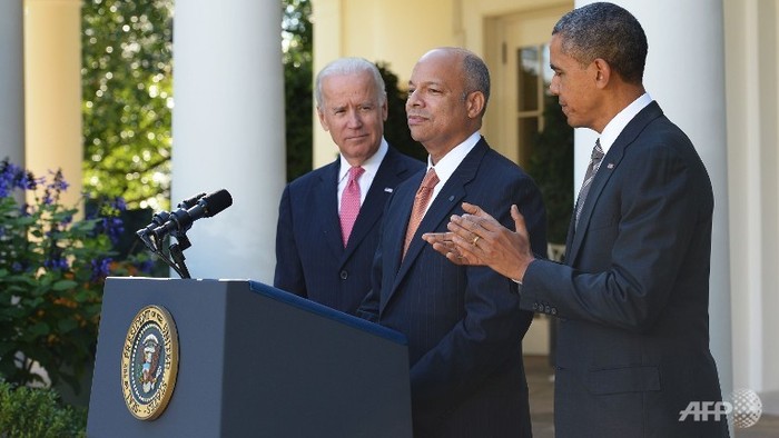 Từ phải qua trái: Tổng thống Barack Obama, Jeh Johnson, Phó Tổng thống Joe Biden