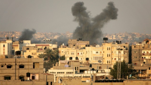 Khói bốc lên từ Gaza sau vụ không kích của quân đội Israel