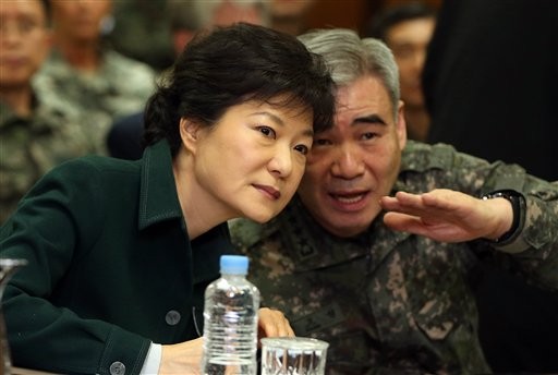 Tướng Kwon Oh-sung và nữ Tổng thống Hàn Quốc Park Geun-Hye