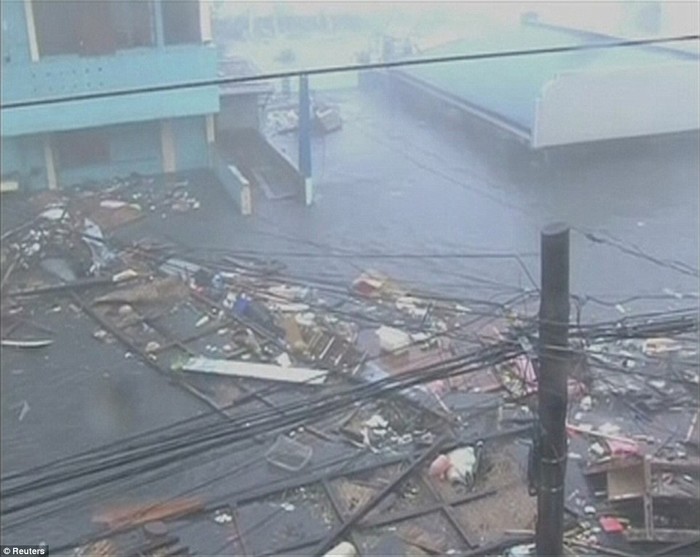 Mưa lớn gây ngập lụt tại thành phố Tacloban