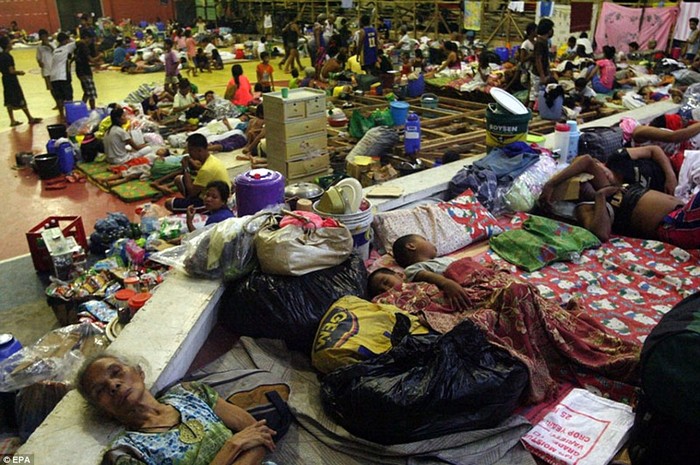 Một trung tâm sơ tán dân tránh bão tại Philippines