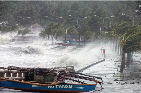 Siêu bão Haiyan đã mang sóng cao tới 6 mét tại một số khu vực ven biển ở Philippines.
