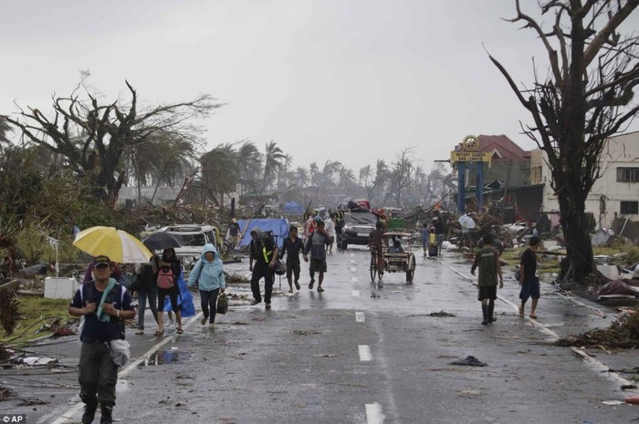Hàng trăm ngàn người Philippines đang cần giúp đỡ sau bão.