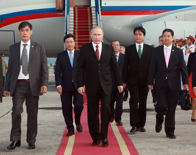 Lễ đón Tổng thống Vladimir Putin tại sân bay Quốc tế Nội Bài. (Ảnh: Trọng Đức/TTXVN)