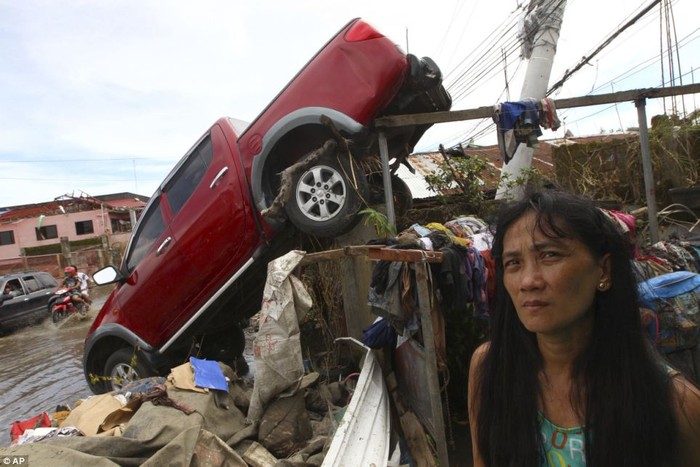 Người Tacloban đang phải đối mặt với cái chết vì đói, bệnh tật và khát sau bão.