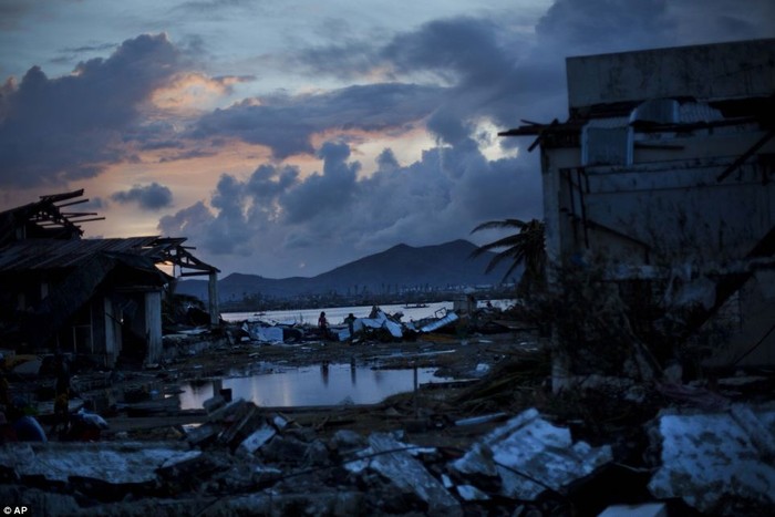 Thành phố kinh tế Tacloban đã trở thành thành phố chết sau cơn bão Haiyan.