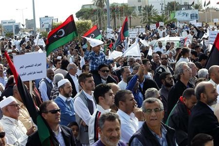 Người dân Tripoli biểu tình yêu cầu dân quân rời thành phố.