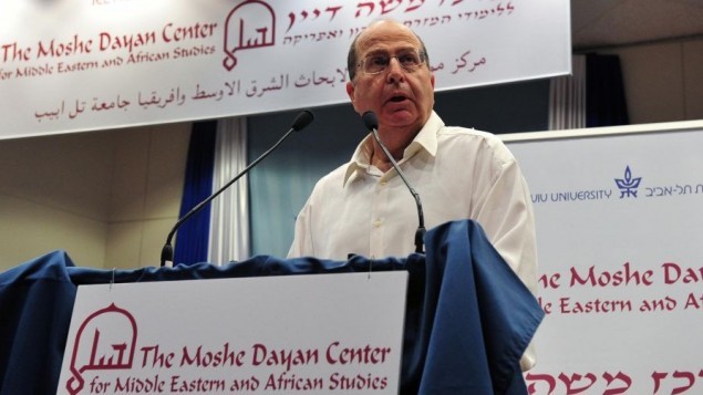 Bộ trưởng Quốc phòng Israel Moshe Ya'alon phát biểu trong một sự kiện tại Đại học Tel Aviv hôm 17/11