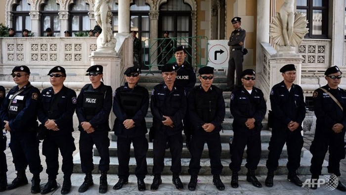 Hàng rào cảnh sát bảo vệ xung quanh tòa nhà chính phủ ở thủ đô Bangkok.