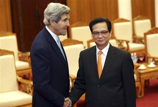 Ngoại trưởng Mỹ John Kerry hội kiến với Thủ tướng Nguyễn Tấn Dũng tại Hà Nội ngày 16/12.