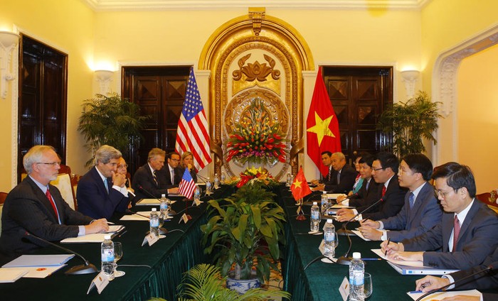 Đoàn đại biểu Mỹ hội đàm với phái đoàn Việt Nam do Phó Thủ tướng, Bộ trưởng ngoại giao Phạm Bình Minh dẫn đầu.