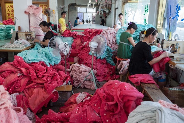 Hàng quần áo trẻ em sản xuất tại đây được bán phần lớn ở Trung Quốc và xuất khẩu ra nước ngoài.