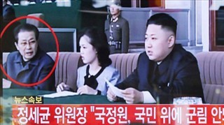 Jang Song-thaek, Ri Sol-ju và Kim Jong-un trong một hoạt động công khai.