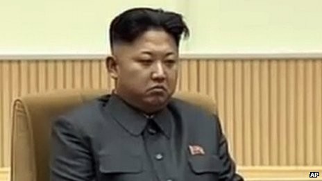 Kim Jong-un trong lễ tưởng niệm 2 năm ngày mất của cha mình, cố lãnh đạo Kim Jong-il.