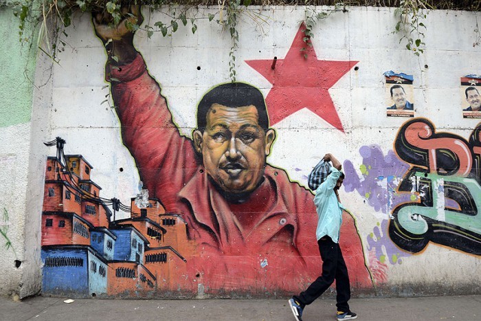 Một bức chân dung của ông Chavez trên đường phố tại thủ đô Venezuela.