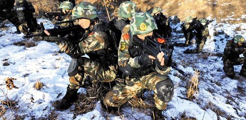 Lực lượng Cảnh sát vũ trang Trung Quốc diễn tập gần biên giới Triều Tiên ngày 25/12.