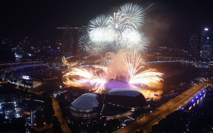 Singapore rực rỡ pháo hoa.