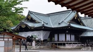 Đền Yasukuni thờ những người Nhật Bản đã thiệt mạng trong chiến tranh, bao gồm 14 tội phạm chiến tranh hạng A.