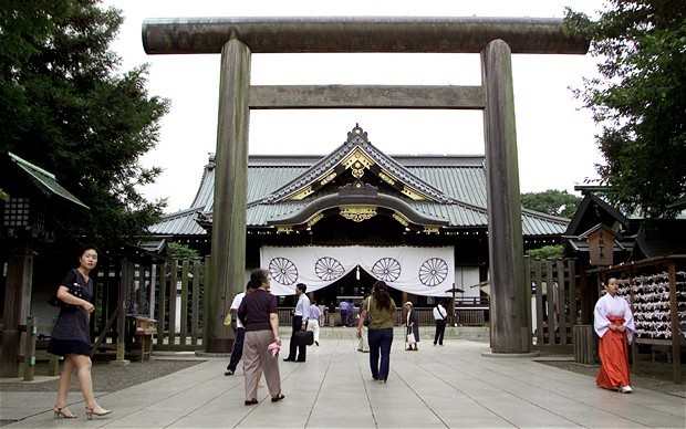 Trọng tâm của các tranh cãi liên quan tới chuyến thăm đền Yasukuni của Thủ tướng Shinzo Abe ngày 26/12.