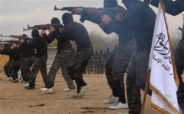 Các thành viên của ISIS trong buổi tập bắn.