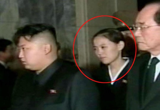 Một bức ảnh hiếm hoi chụp người con gái trẻ xuất hiện trong tang lễ của ông Kim Jong-il năm 2011 được cho là Kim Yeo-jong.