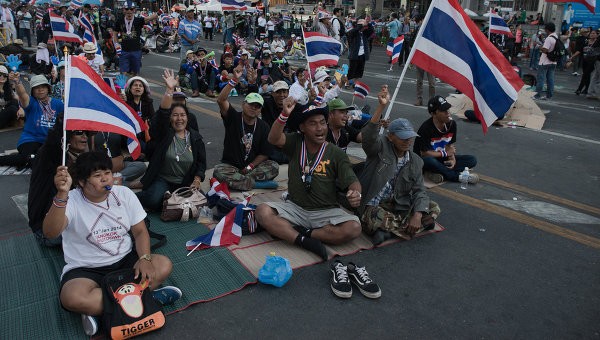Người biểu tình Thái Lan chiếm đóng thủ đô Bangkok.