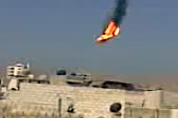 Chiếc trực thăng bốc cháy khi gần chạm đất.