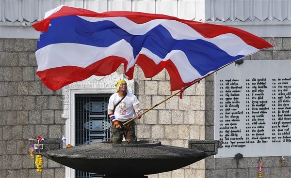 Người biểu tình Thái Lan chiếm trụ sở một cơ quan chính phủ.