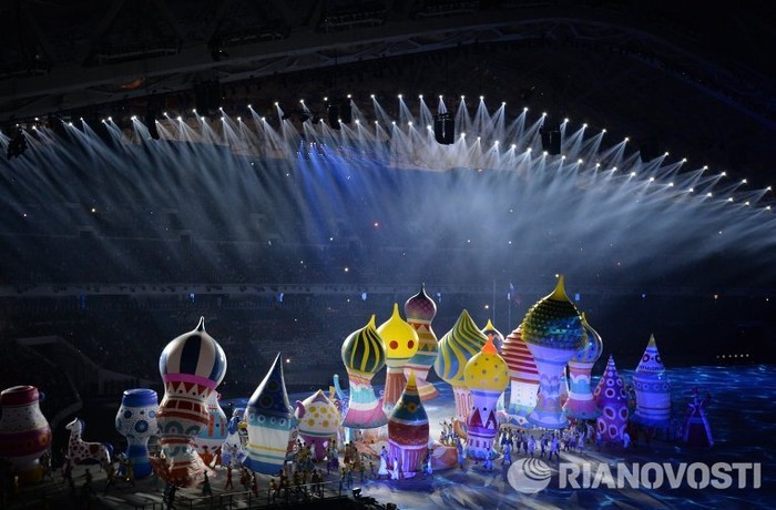 Búp bê và lịch sử Nga được tái hiện trong đêm Olympic.