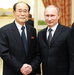 Chủ tịch Quốc hội Triều Tiên Kim Yong-nam gặp gỡ Tổng thống Nga Vladimir Putin tại Sochi.