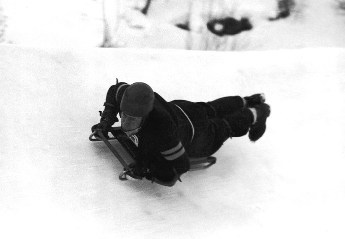 Vận động viên J. Crammond của Anh giành chiến thắng trong cuộc thi trượt băng tại Thế vận hội năm 1948.