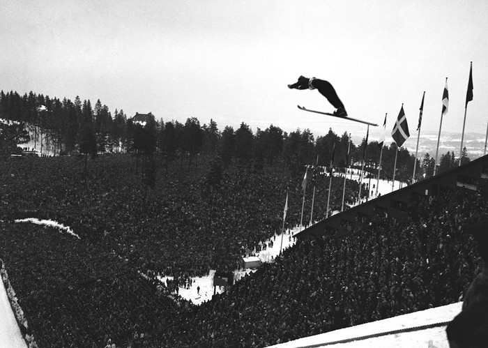 Một vận động viên dự thi Ski Jump tại Thế vận hội mùa đông Na Uy năm 1952.