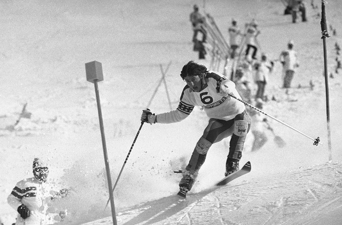 Tyler Palmer của Anh trong cuộc thi trượt tuyết vượt chướng ngại vật tại Thế vận hội Mùa đông ở Nhật Bản năm 1972.