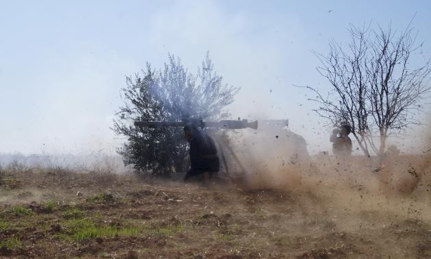 Phiến quân Syria chiến đấu tại Hama.