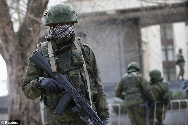 Các tay súng bí ẩn bao vây trụ sở chính quyền tại một số khu vực ở Crimea