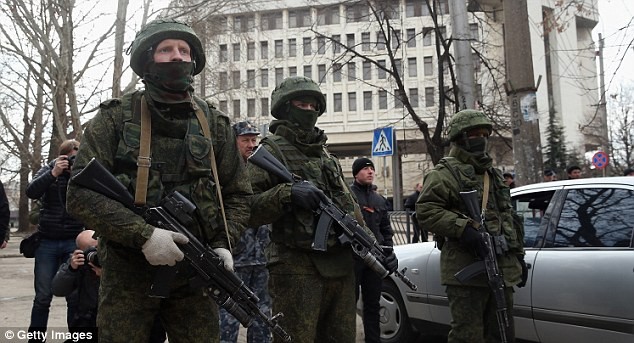 Các tay súng bí ẩn bao vây trụ sở chính quyền tại một số khu vực ở Crimea