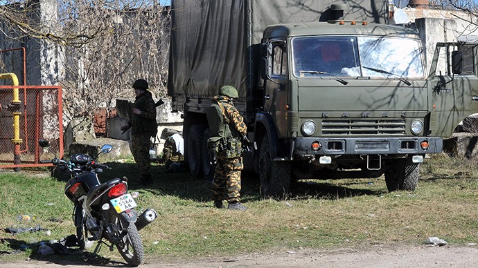 Xe tải chở đầy vũ khí bị thu giữ tại trạm kiểm soát ở Crimea.