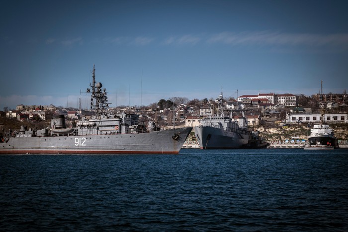 Tàu quét mìn Nga tại căn cứ ở Sevastopol, Crimea, Ucraine.