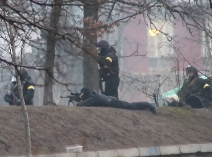 Các tay súng bắn tỉa xuất hiện trong cuộc biểu tình lật đổ chính phủ tại Kiev hồi tháng 2/2014.